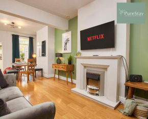 Three Bedroom House By PureStay Short Lets & Serviced Accommodation Manchester With Free Parking